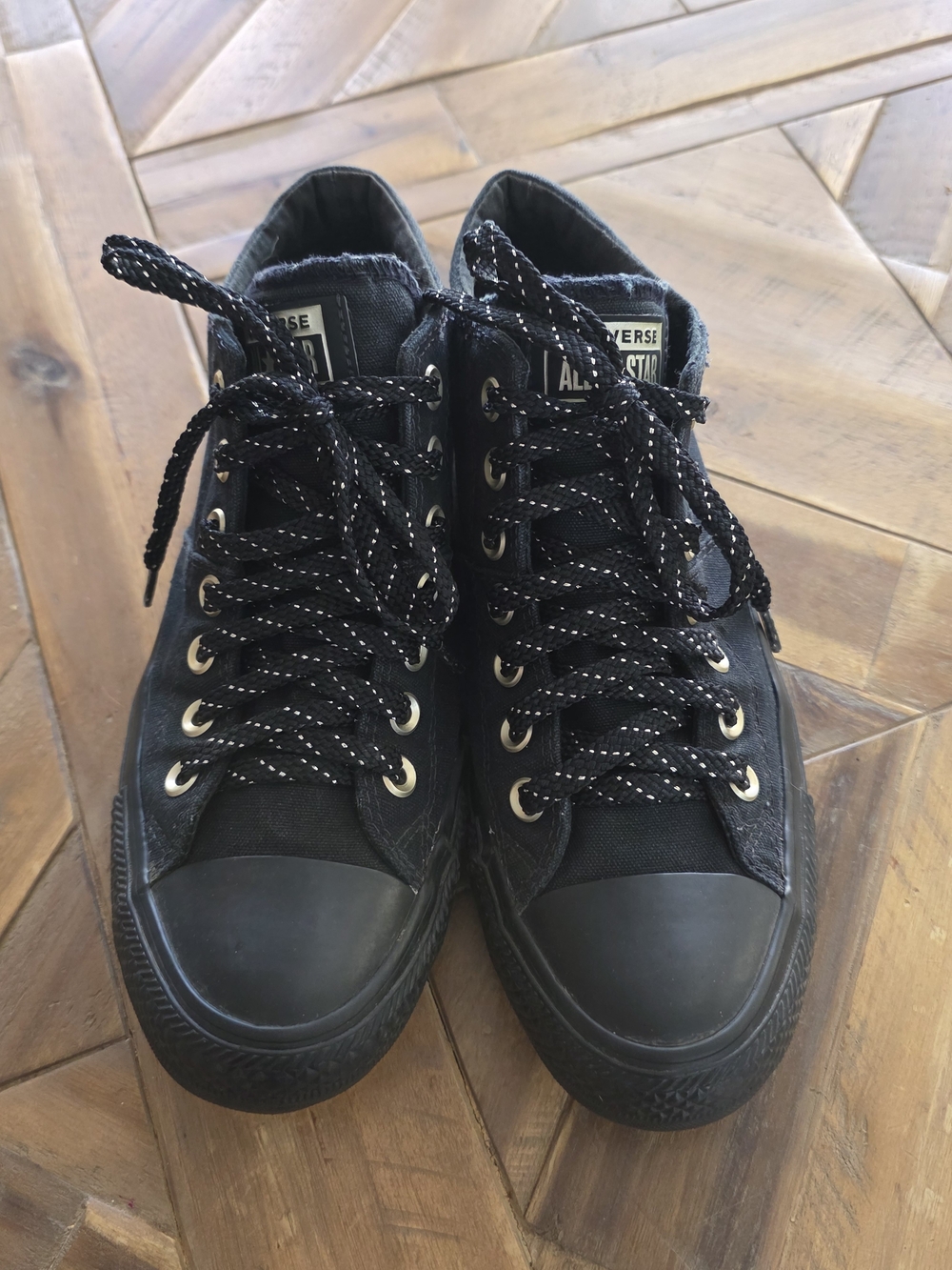 Womens Black Convers Chuck Taylors, 8.5